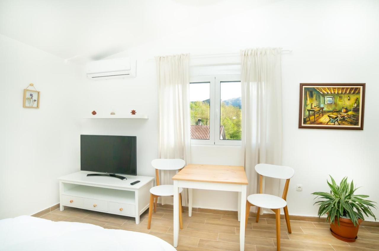 Plamenatz Studio Apartments Virpazar Kültér fotó